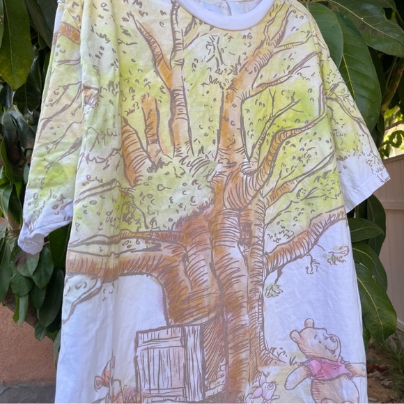 Winnie The Pooh And Pals graphic T-Shirt. - Picture 5 of 11